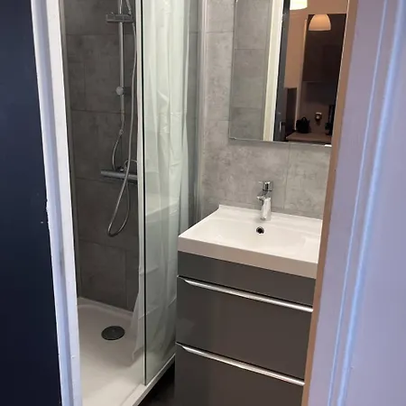 Apartment Centre Avec Machine A Laver Sechante Et Lave Vaisselle *
